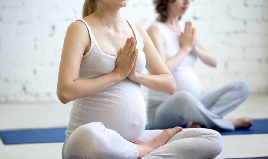 Yoga pour femme enceinte : connaître les postures adaptées !