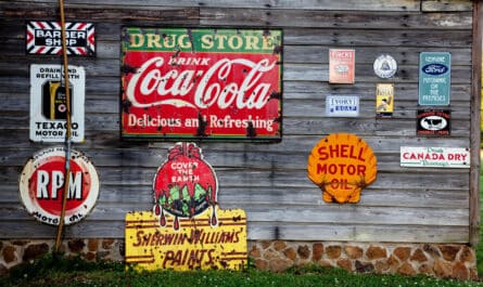 plaques en métal vintage