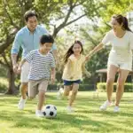 Famille souriante profitant d'activités de loisirs en plein air